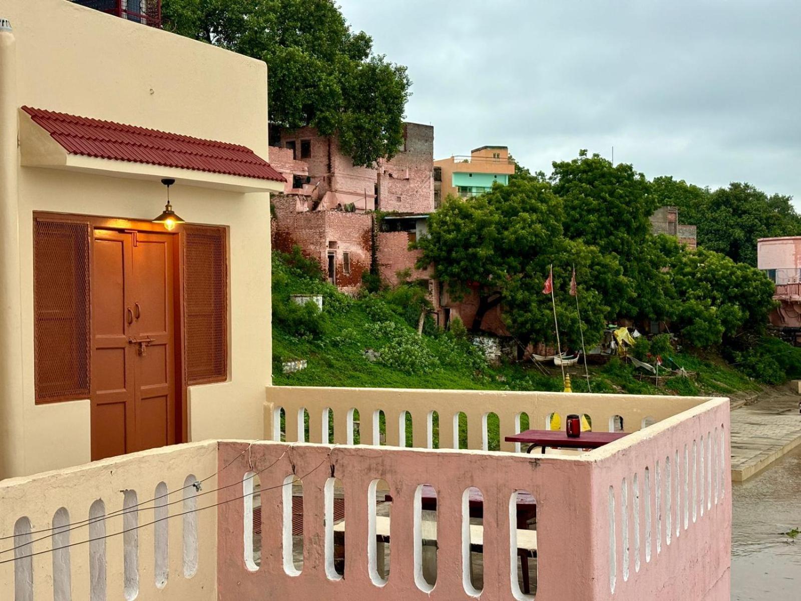 Vintage River Homestay Varanasi Exterior photo