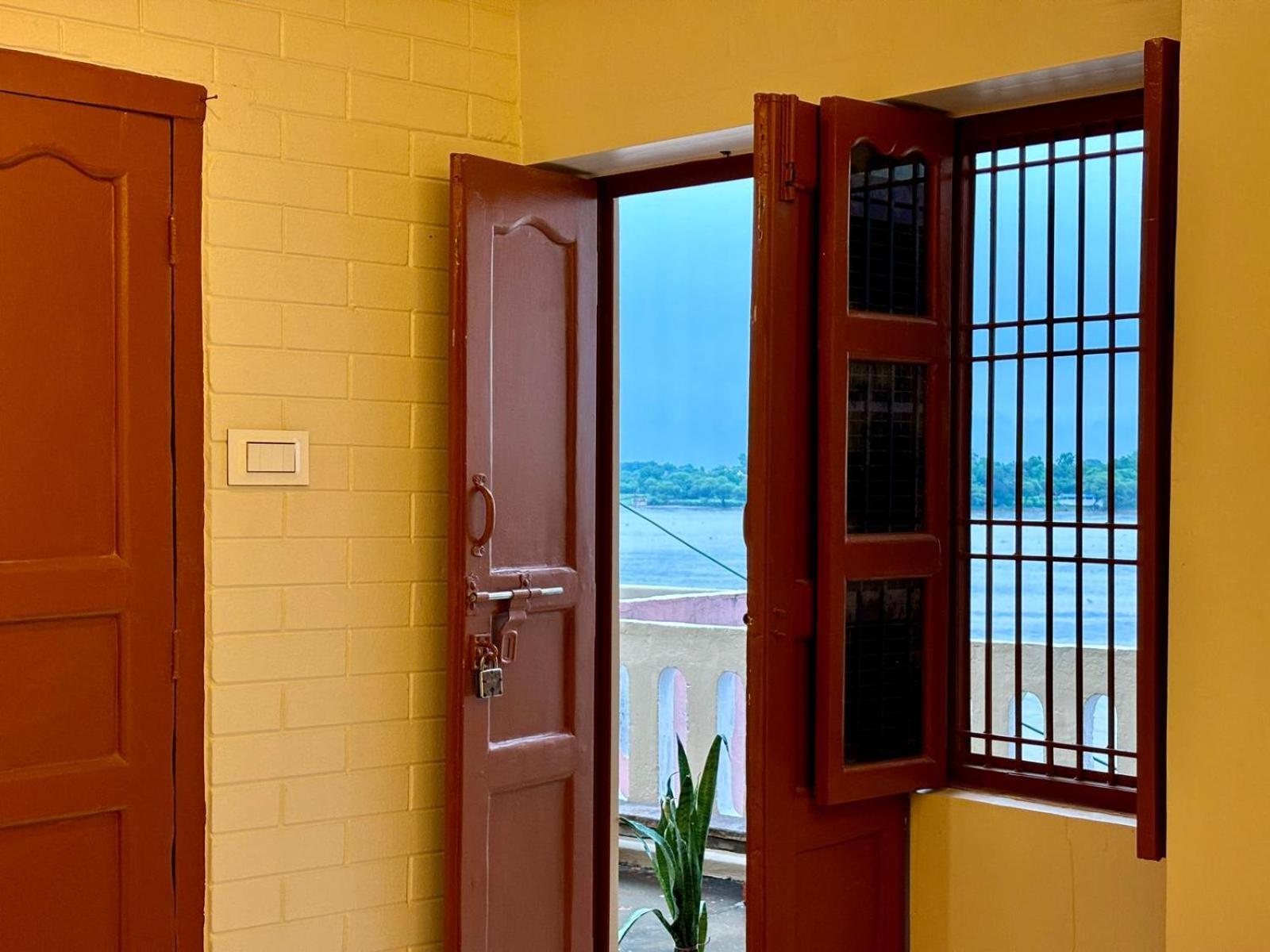 Vintage River Homestay Varanasi Exterior photo