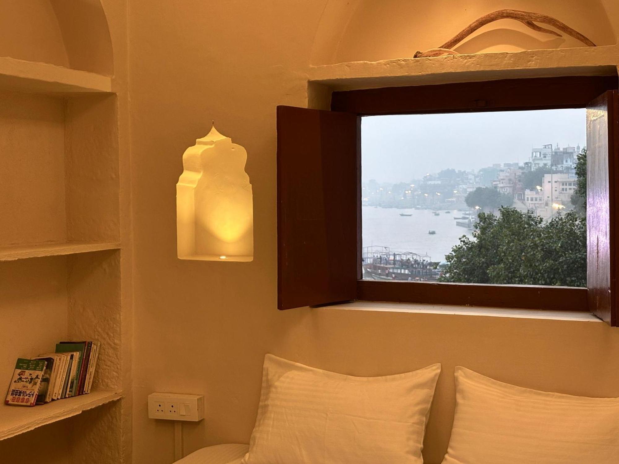 Vintage River Homestay Varanasi Exterior photo