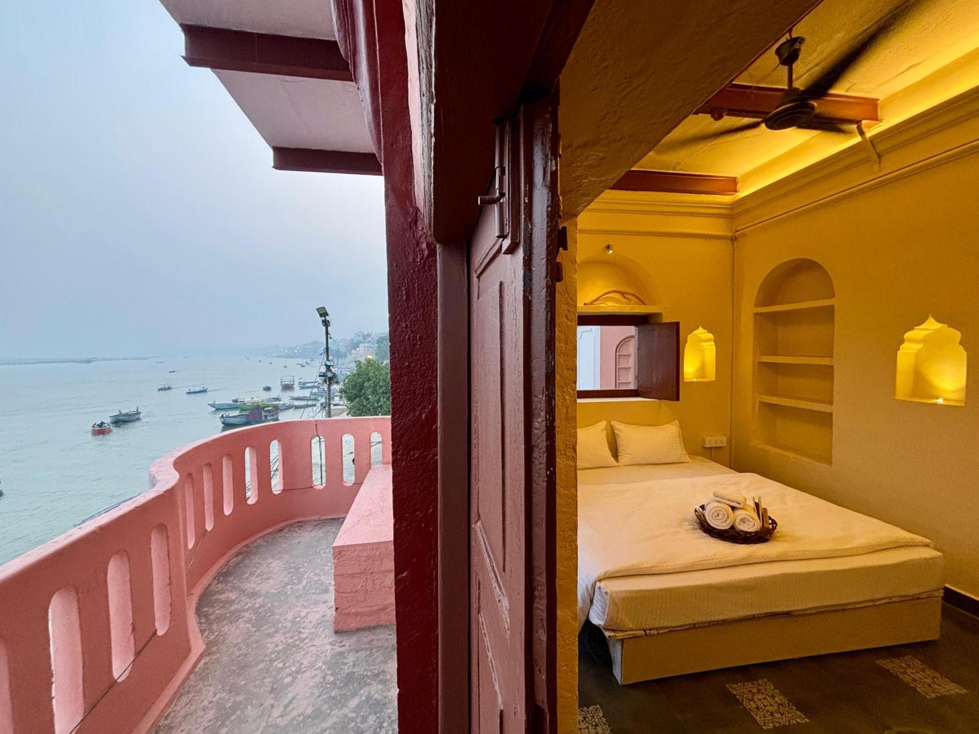 Vintage River Homestay Varanasi Exterior photo